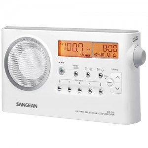 Rádio FM/AM/Stereo Portátil Digital SANGEAN de lado